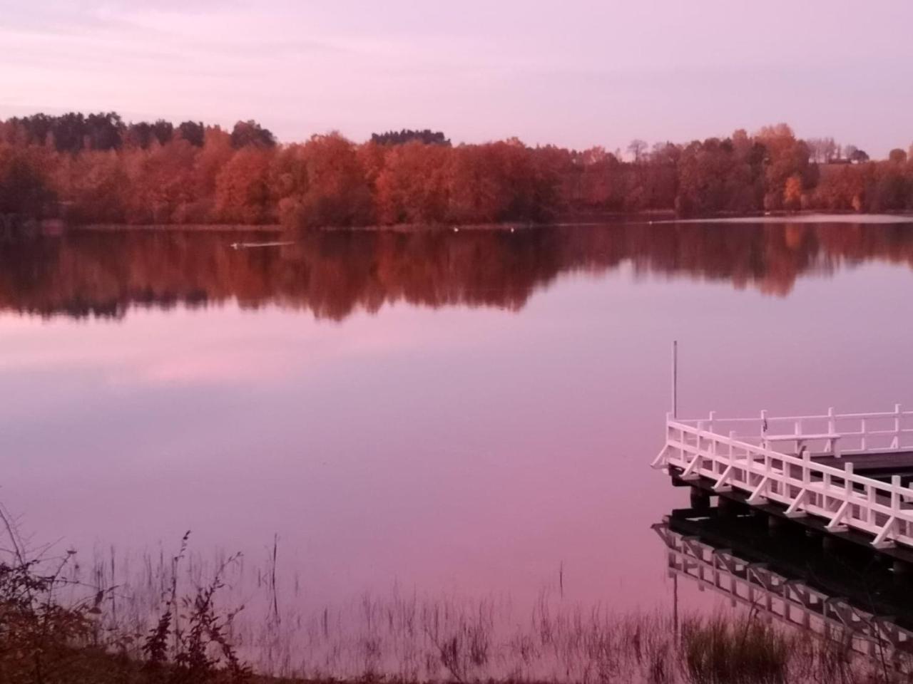 Pokoje Hotelowe Nad Jeziorem Jelen Битов Екстериор снимка